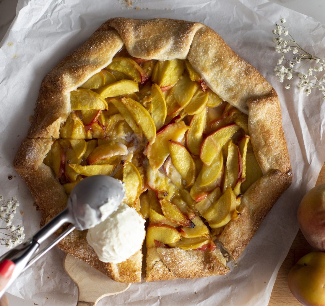 GALETTE DE DURAZNOS CON HELADO - Marian la que Cocina